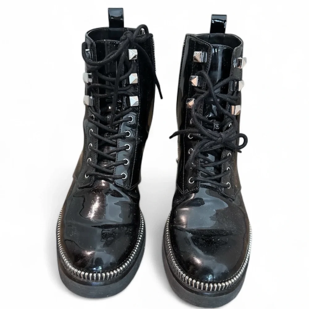 ‼️MICHAEL KORS BLACK GENUINE PATENT LEATHER BIKER BOOTS‼️ Size 8. - Picture 6 of 7